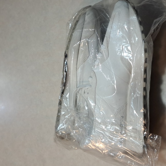 New Balance 327 White w/Grey N  WS327KE SZ: 10B Medium - Picture 4 of 16